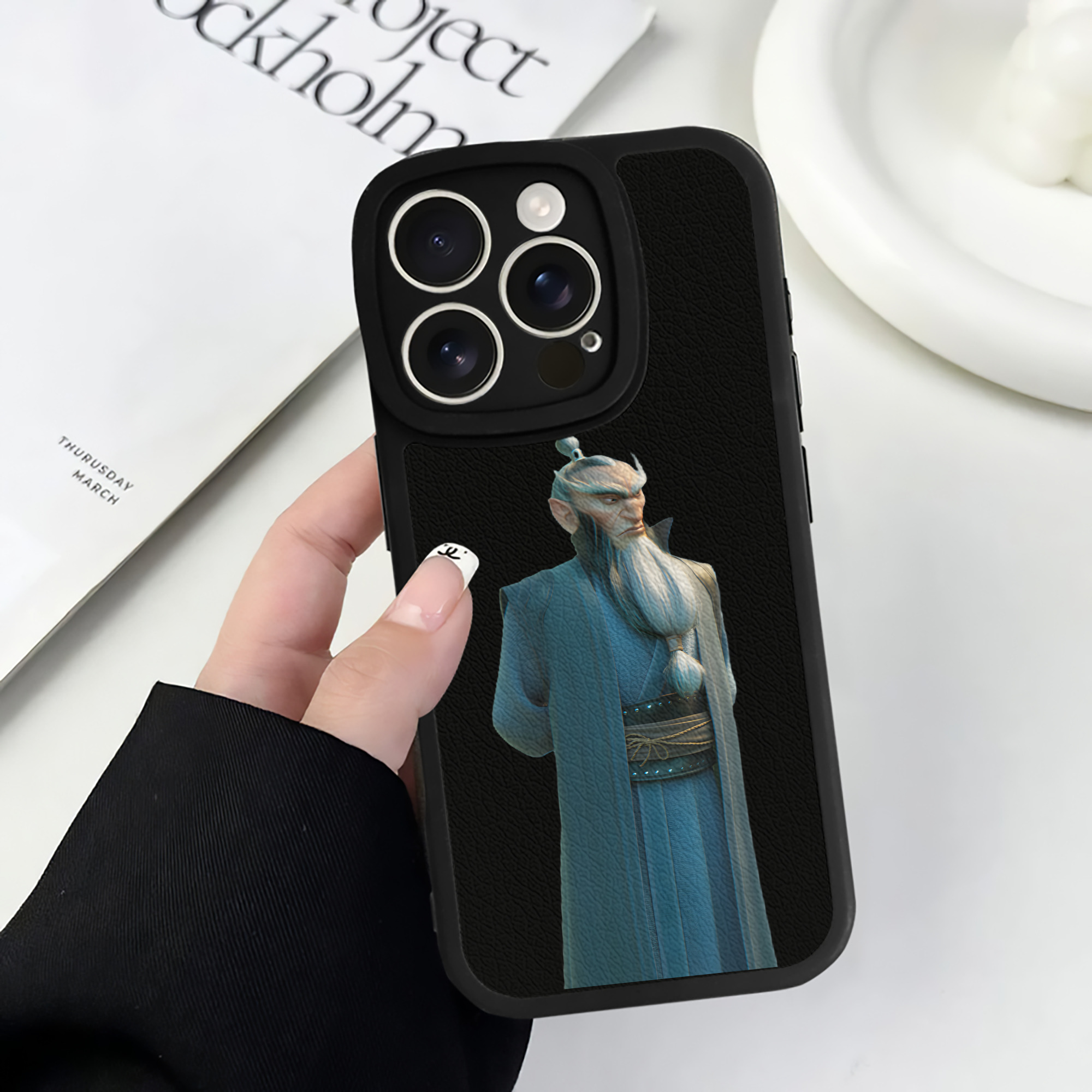 （画像用） Ne Zha 2 ナタ 魔童の大暴れ 【iPhone 16シリーズ対応】シリコンスマホケース（レザー調） 材質：シリコン